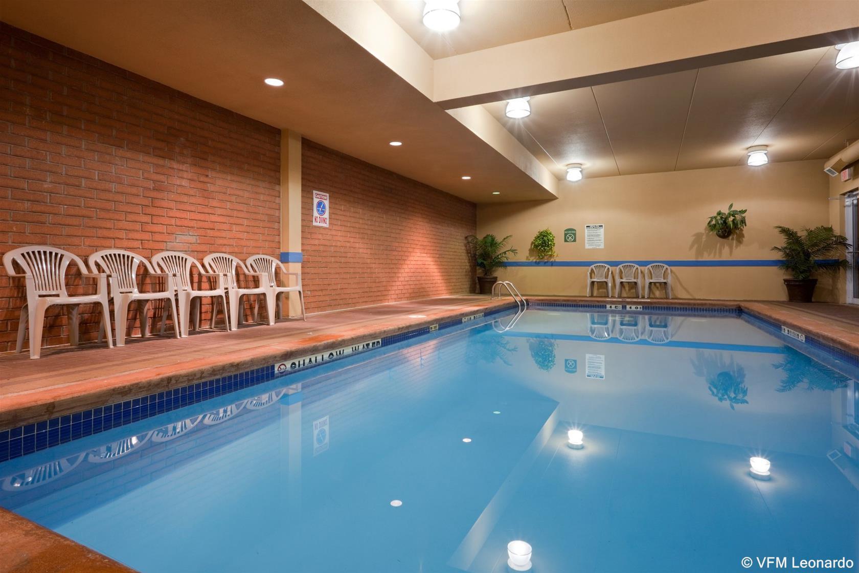 Holiday Inn Express Hotel & Suites 1000 Islands - Gananoque By Ihg Екстер'єр фото