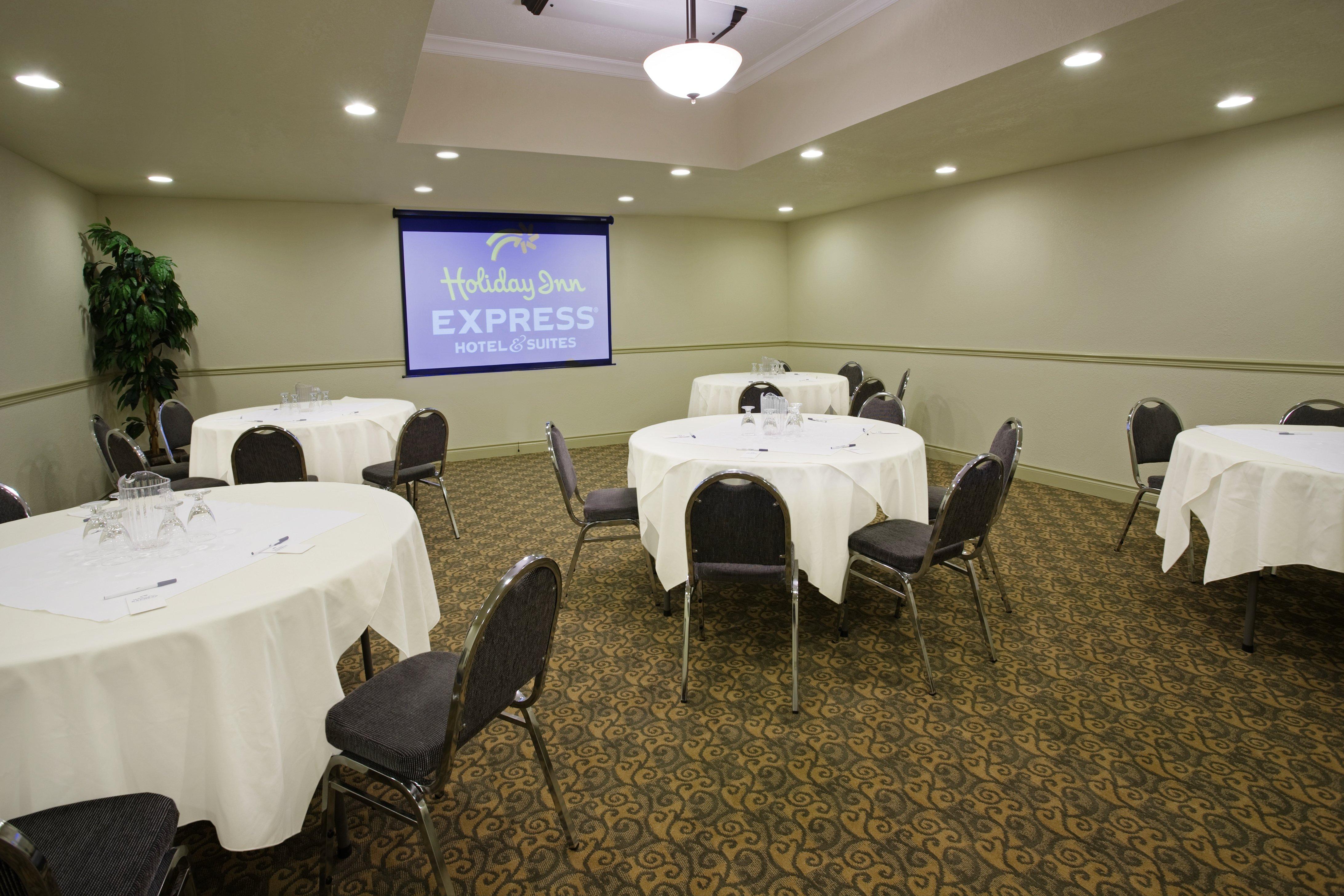 Holiday Inn Express Hotel & Suites 1000 Islands - Gananoque By Ihg Екстер'єр фото