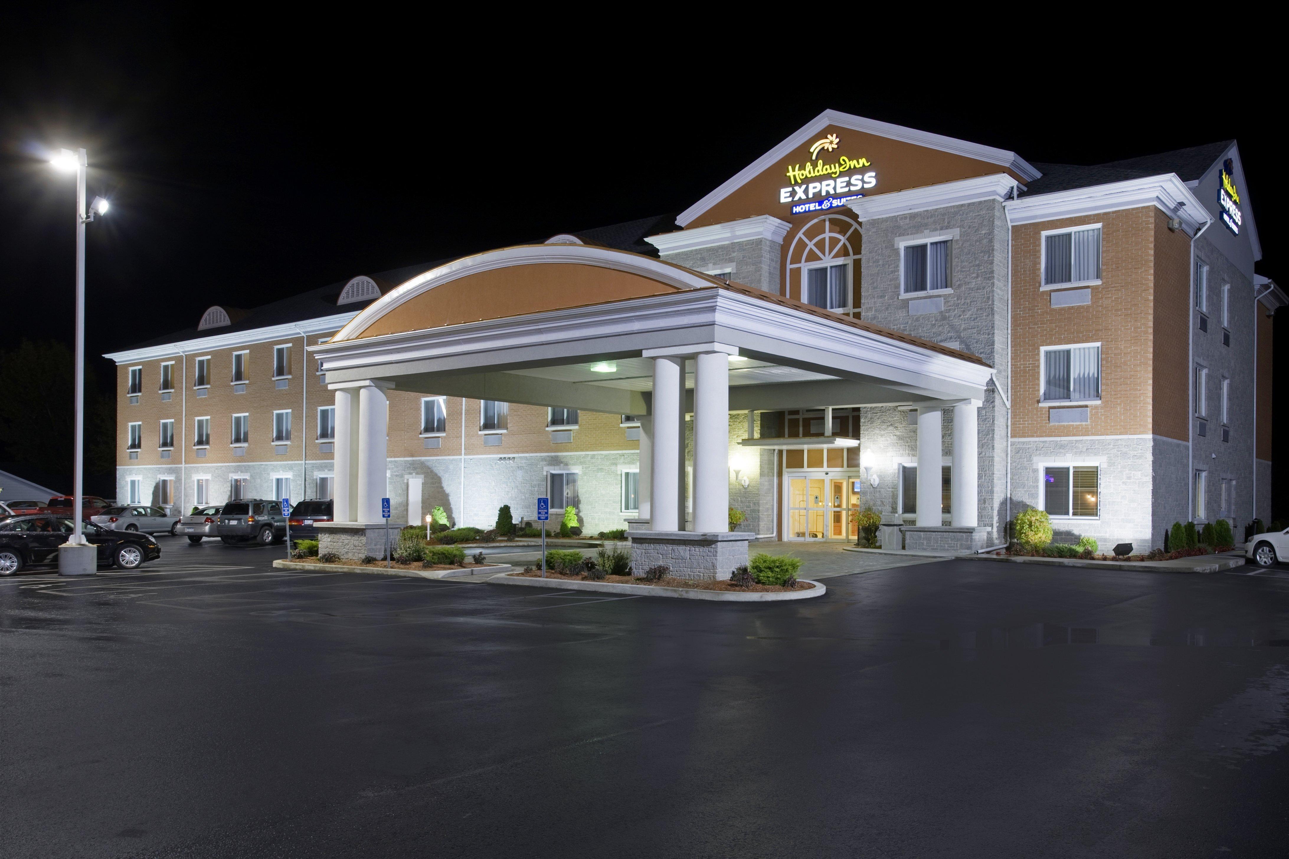 Holiday Inn Express Hotel & Suites 1000 Islands - Gananoque, An Ihg Hotel Екстер'єр фото