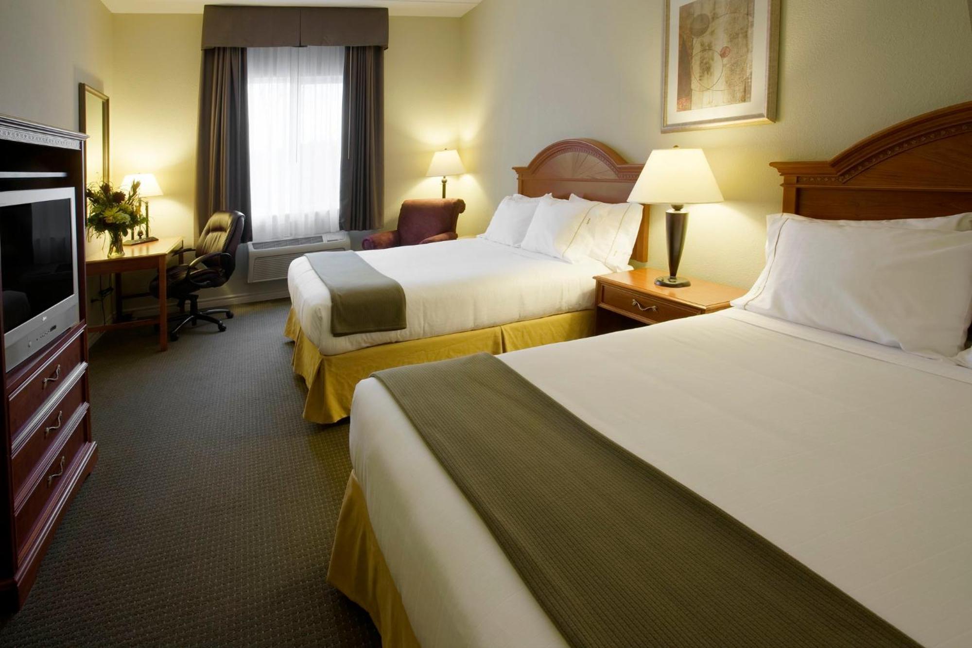 Holiday Inn Express Hotel & Suites 1000 Islands - Gananoque By Ihg Екстер'єр фото