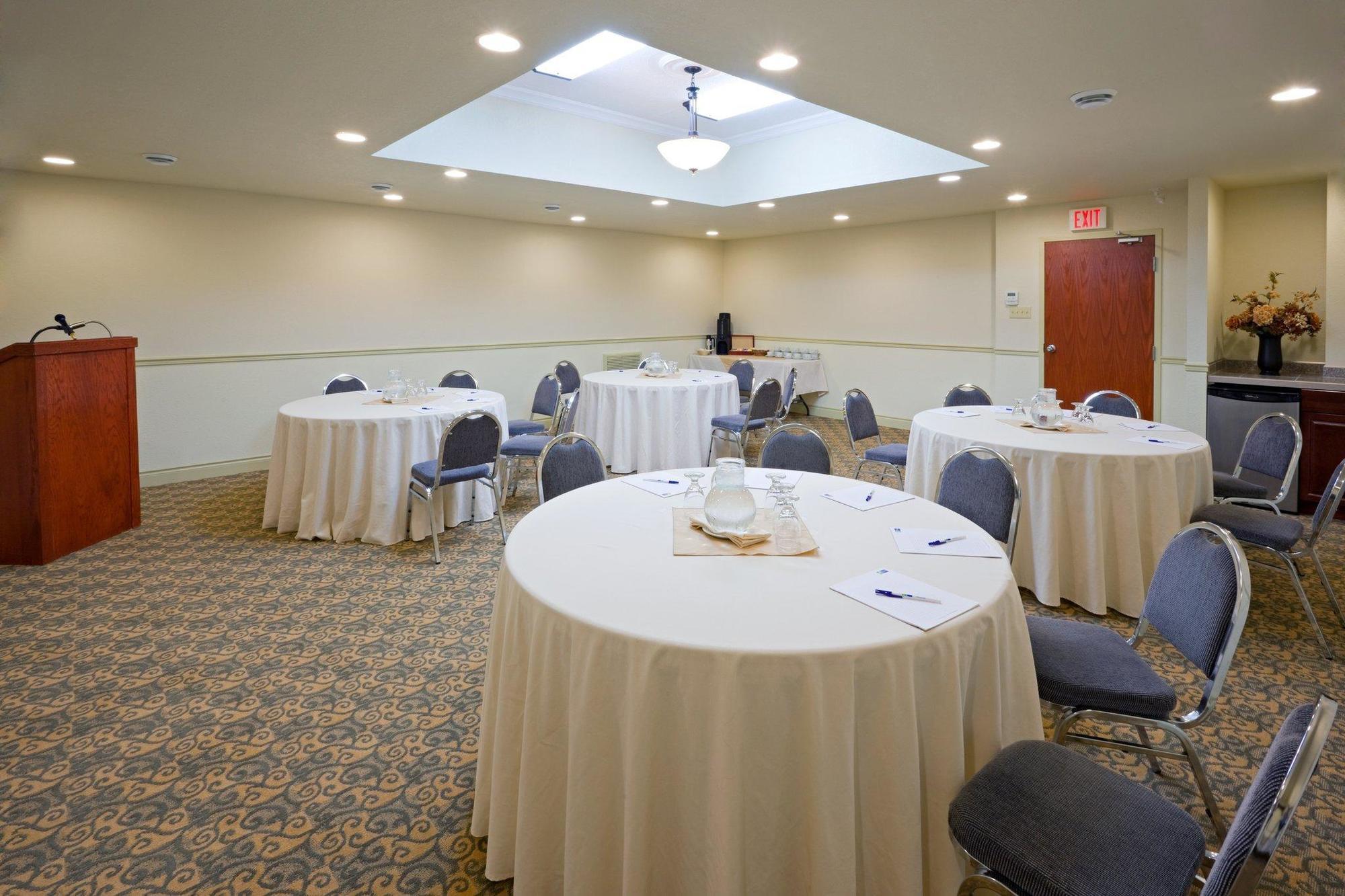 Holiday Inn Express Hotel & Suites 1000 Islands - Gananoque By Ihg Екстер'єр фото