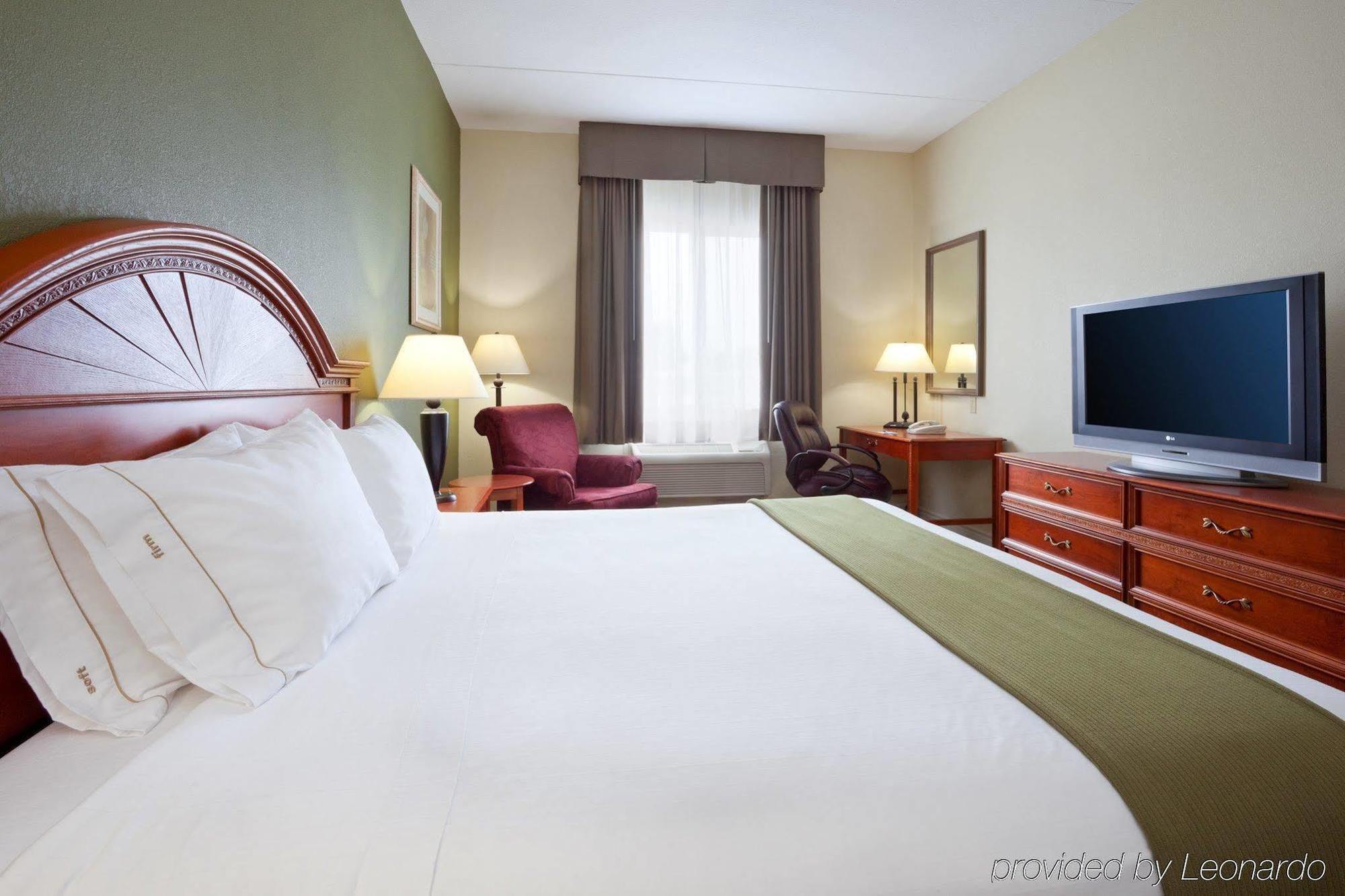 Holiday Inn Express Hotel & Suites 1000 Islands - Gananoque By Ihg Екстер'єр фото
